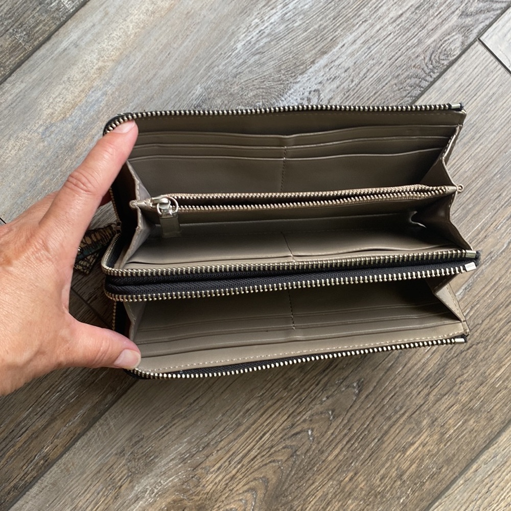 Tumi Zipper Wallet - Picture 5 of 13